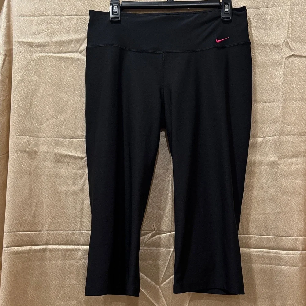 Nike Dri-Fit Black Capri Style Pants with Hot Pink Swoosh - Size M - Like New